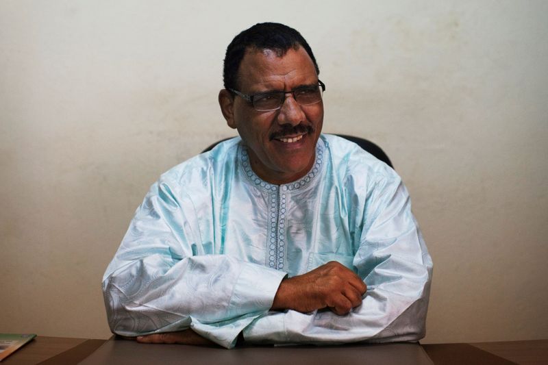 &copy; Reuters. FILE PHOTO: Niger&apos;s Mohamed Bazoum pictured in Sept 14, 2013.