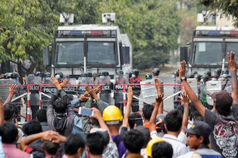 &copy; Reuters. الشرطة في ميانمار تعتقل ممثلا بعد مقتل شخصين في الاحتجاجات