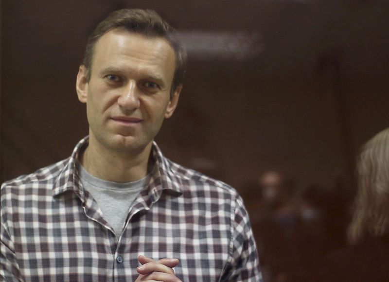 &copy; Reuters. FILE PHOTO: Russian opposition leader Navalny attends a court hearing in Moscow