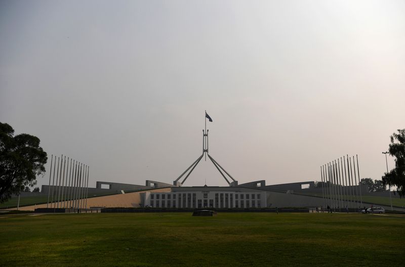 &copy; Reuters. Smoke haze hangs over Canberra