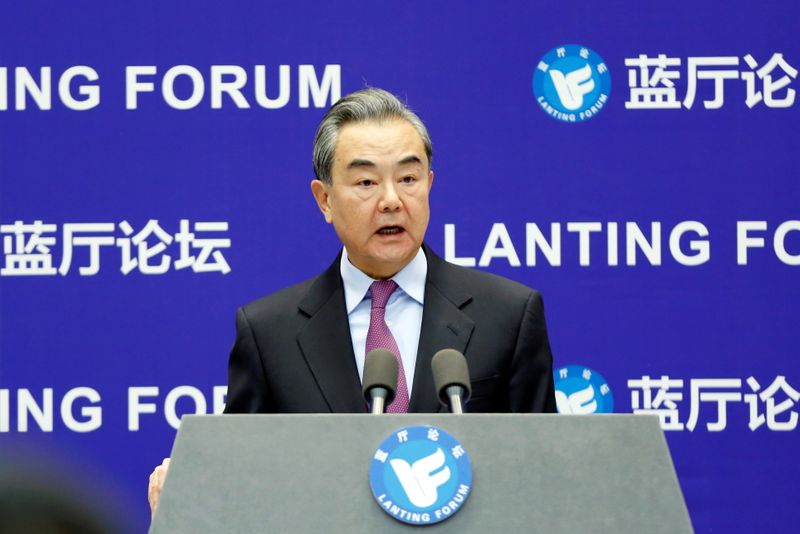© Reuters. Chinese State Councilor and Foreign Minister Wang Yi at the Lanting Forum in Beijing