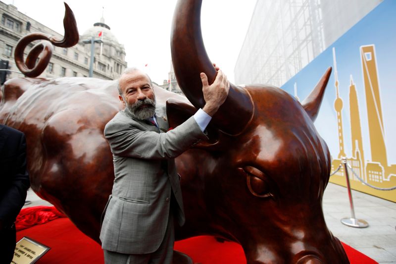 &copy; Reuters. 彫刻家ディ・モディカ氏が死去　ウォール街の牛の銅像を制作