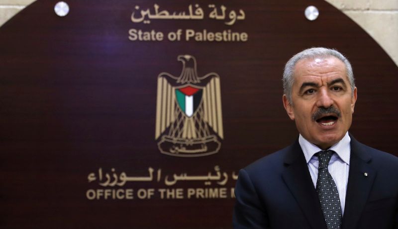 &copy; Reuters. رئيس الحكومة الفلسطينية يطالب حماس بالإفراج عن المعتقلين السياسيين