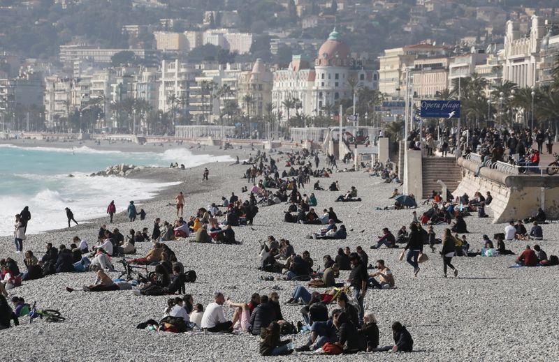 &copy; Reuters. CORONAVIRUS: UN CONFINEMENT LOCAL INSTAURÉ DANS LES ALPES-MARITIMES SUR LES DEUX PROCHAINS WEEK-ENDS