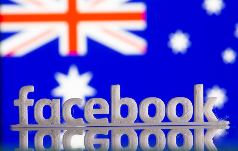 &copy; Reuters. FOTO DE ARCHIVO: Impresión tridimensional del logotipo de Facebook frente a la bandera de Australia