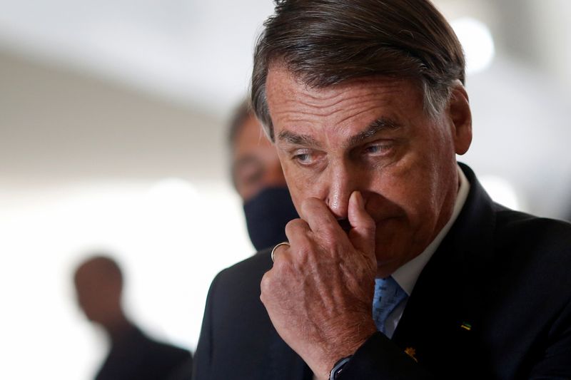 Avaliação positiva de Bolsonaro cai para 32,9% e é superada pela negativa,  diz CNT/MDA Por Reuters