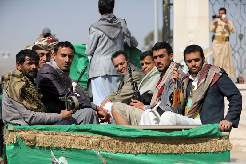 &copy; Reuters. مصادر: الحوثيون باليمن يصعدون الصراع في مأرب