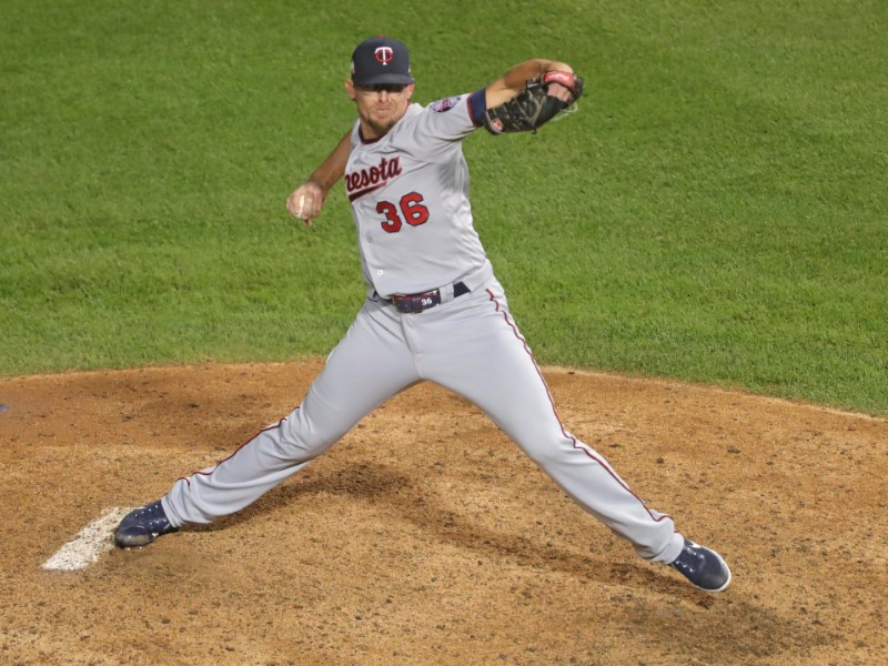 Reports: D-backs bring back RHP Tyler Clippard on one-year deal