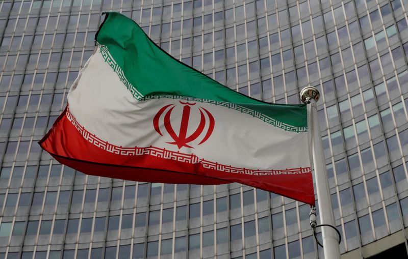 © Reuters. FILE PHOTO: An Iranian flag flutters in front of the IAEA headquarters in Vienna