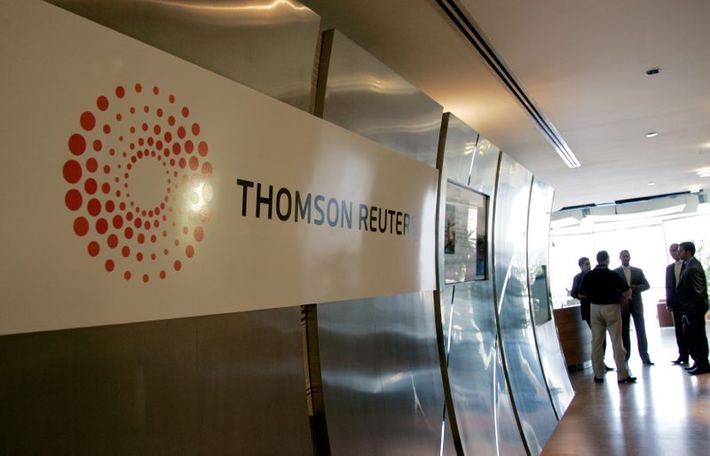 &copy; Reuters. FILE PHOTO: Plaque with the new logo of Thomson Reuters adorns the entrance of the Dubai office