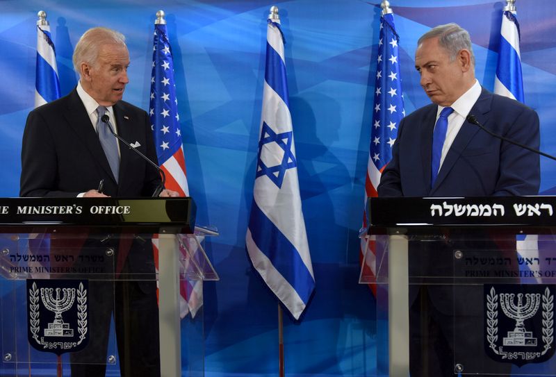 &copy; Reuters. FILE PHOTO: U.S. Vice President Biden and Israeli Prime Minister Netanyahu look at each other as they deliver joint statements during their meeting in Jerusalem