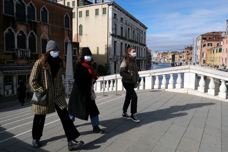 &copy; Reuters. CORONAVIRUS: L&apos;ITALIE RECENSE 356 DÉCÈS ET 13.314 NOUVEAUX CAS