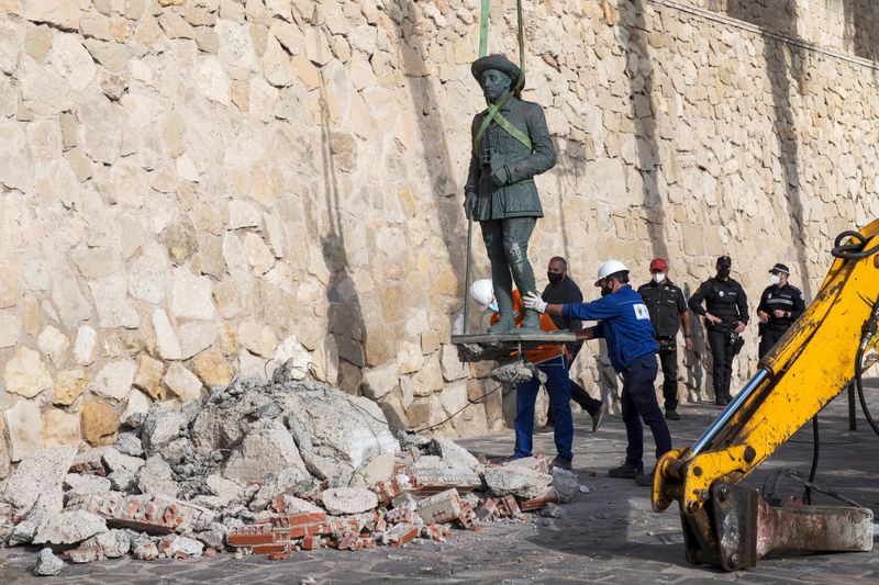 Last statue of dictator Franco removed in 'historic day' for Spain