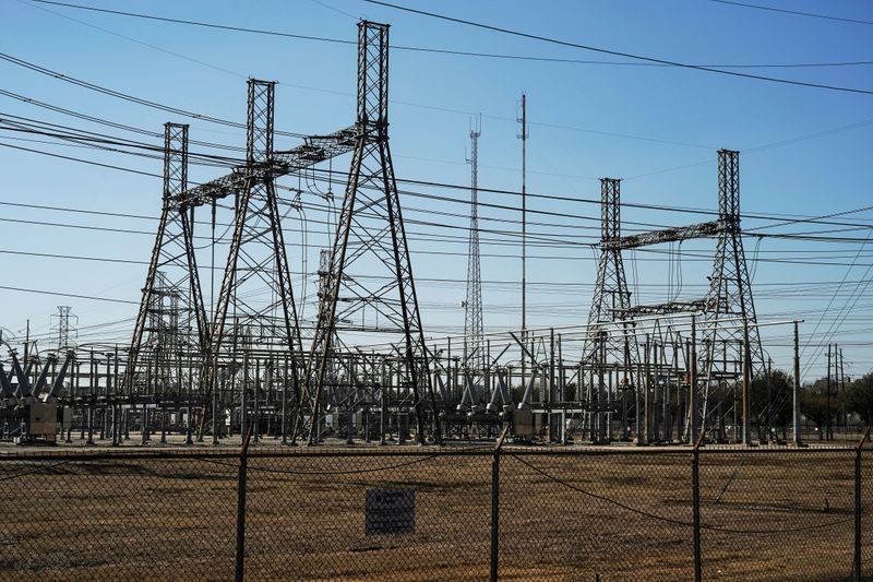 &copy; Reuters. FILE PHOTO: Winter weather caused electricity blackouts in Houston