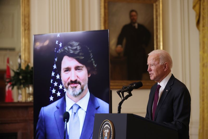 &copy; Reuters. U.S. President Joe Biden and Canada’s Prime Minister Justin Trudeau, appearing via video conference call, give closing remarks at the end of their virtual bilateral meeting from the White House in Washington