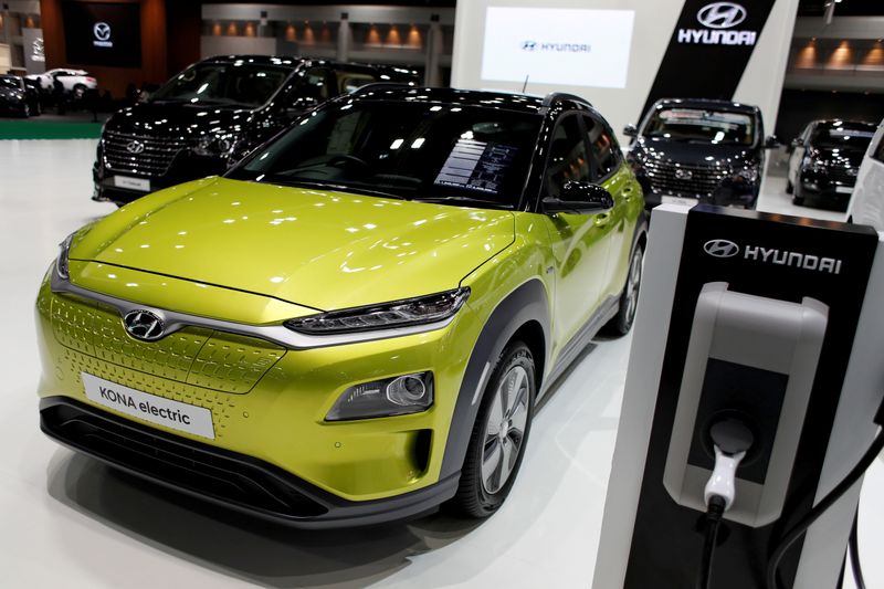 &copy; Reuters. FILE PHOTO: The Hyundai Kona Electric at the Bangkok International Motor Show