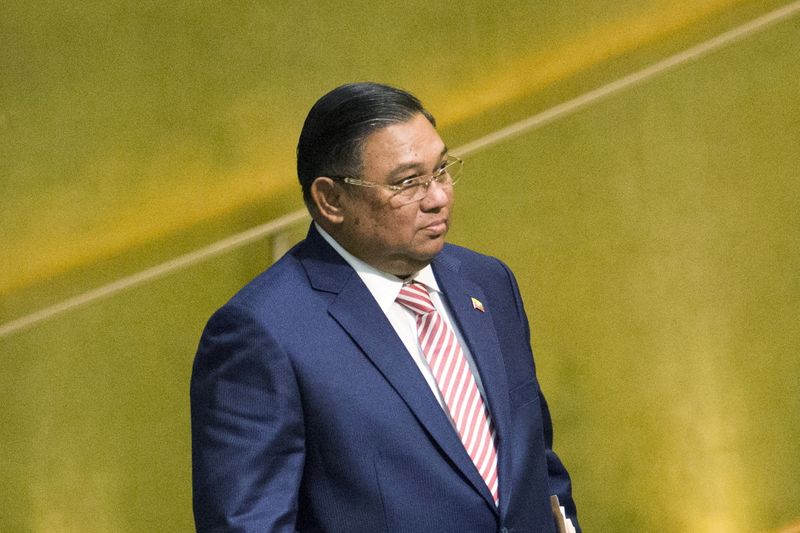 © Reuters. FILE PHOTO: Myanmar's Foreign Minister Lwin arrives to address attendees during the 70th session of the United Nations General Assembly at the U.N. Headquarters in New York