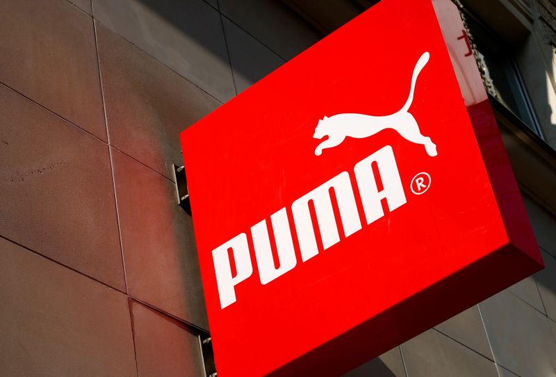 &copy; Reuters. FILE PHOTO: The logo of German sports goods firm Puma is seen at the entrance of one of its stores in Vienna