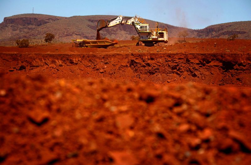 &copy; Reuters. FILE PHOTO: File picture of a giant excavator loading a mining truck at the Fortescue Solomon iron ore mine south of Port Hedland