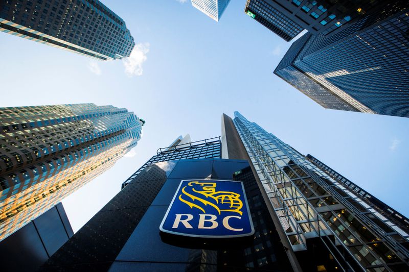 &copy; Reuters. FILE PHOTO: A Royal Bank of Canada logo is seen on Bay Street in the heart of the financial district in Toronto