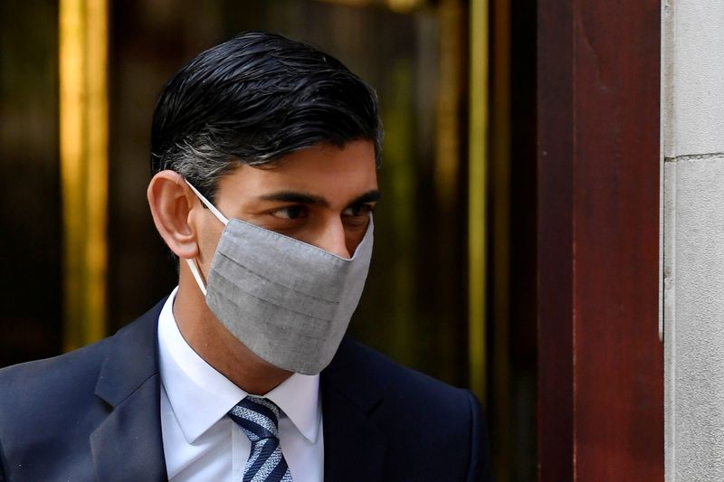 &copy; Reuters. FILE PHOTO: Britain&apos;s Chancellor of the Exchequer, Rishi Sunak, leaves a television studio in London