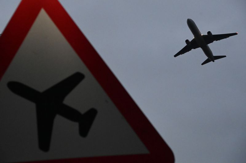 &copy; Reuters. Aircraft takes off at Heathrow Airport amid COVID-19 pandemic in London