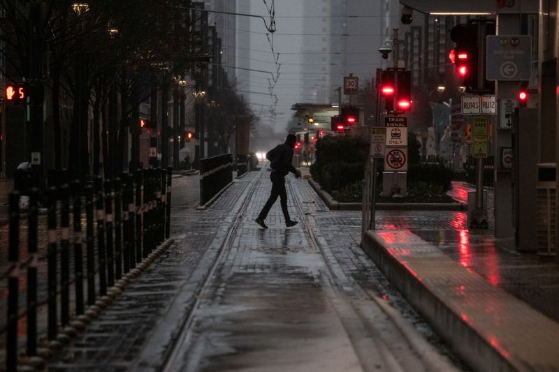 &copy; Reuters. FILE PHOTO: Man crosses the street during record breaking temperatures in Houston, Texas