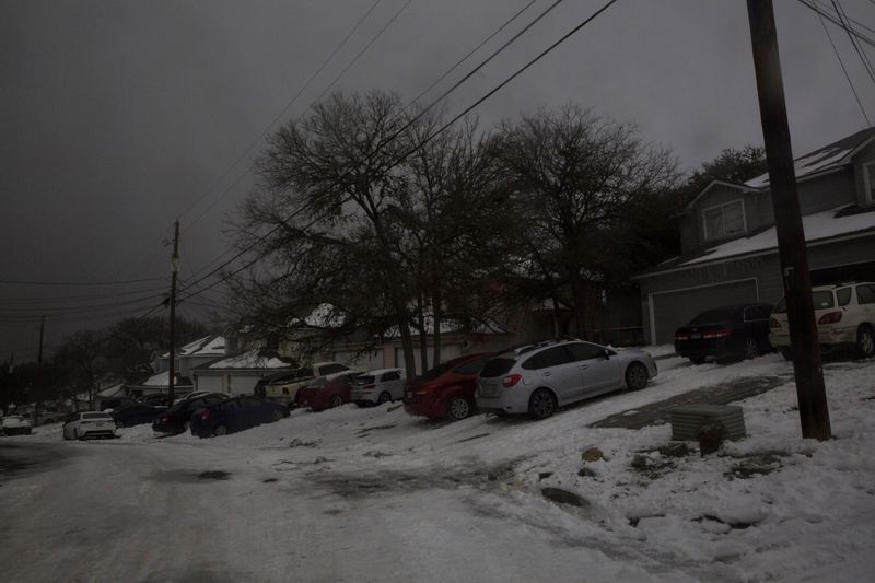 &copy; Reuters. A neighborhood experiences a power outage after winter weather caused electricity blackouts in San Marcos