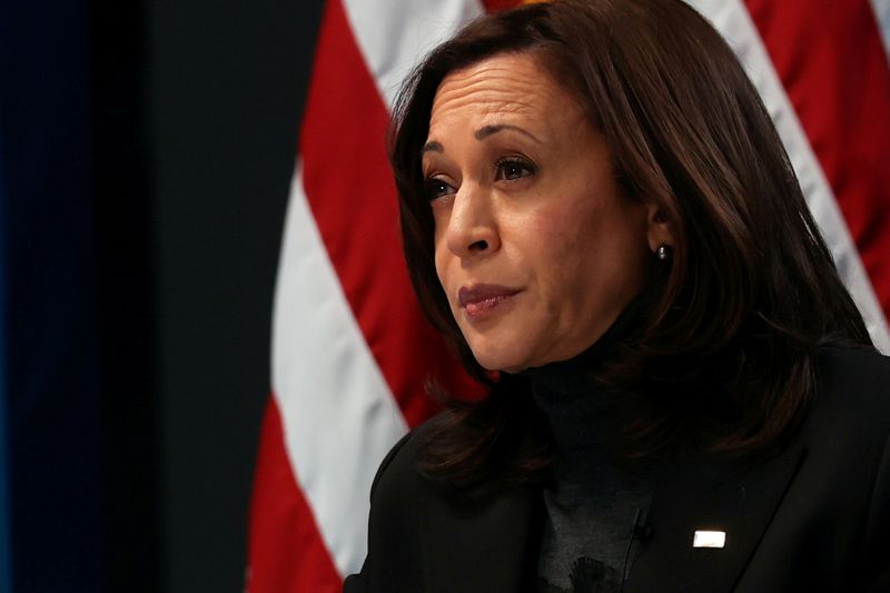 &copy; Reuters. Vice President Kamala Harris holds a virtual town hall to discuss the administration’s coronavirus response at the White House in Washington