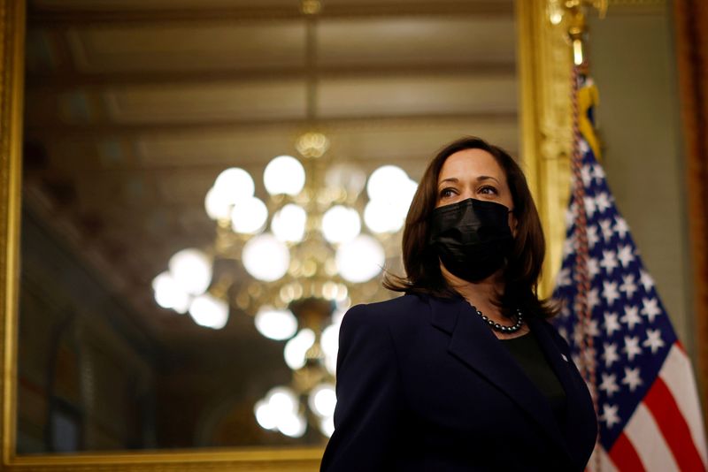 © Reuters. FILE PHOTO: U.S. Vice President Kamala Harris arrives to hold a ceremonial swearing-in for Veterans Affairs (VA) Secretary Denis McDonough at the White House in Washington