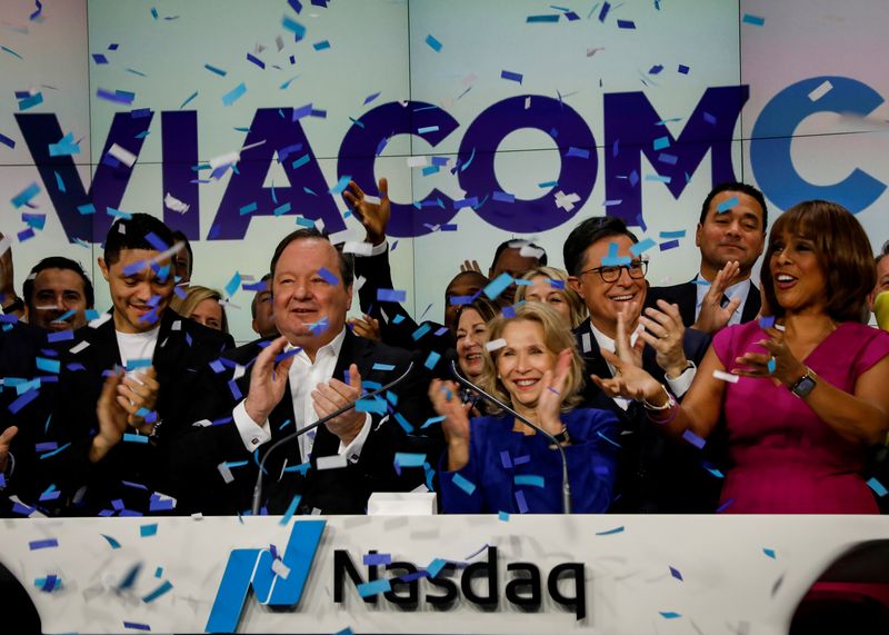 © Reuters. FILE PHOTO: Shari Redstone, chairwoman of ViacomCBS and president of National Amusements, and Bob Bakish, President and CEO of ViacomCBS, celebrate their company's merger at the Nasdaq MarketSite in New York