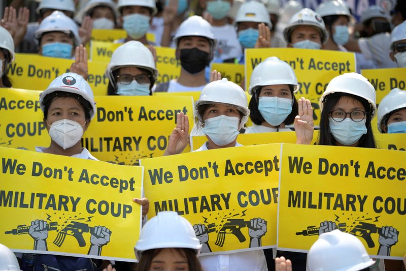 &copy; Reuters. Demonstrators rally to protest against military coup