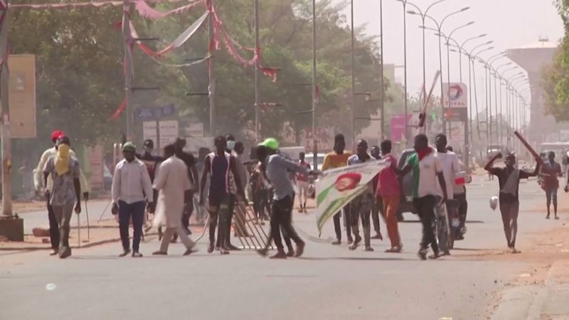 &copy; Reuters. اشتباك بين المحتجين والشرطة في النيجر والمعارضة ترفض نتيجة الانتخابات