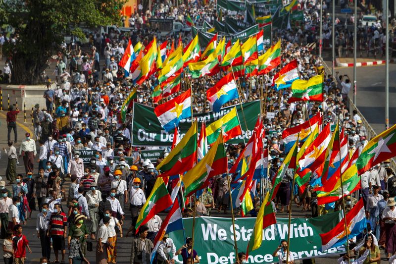 © Reuters. Rally in support of the military in Yangon