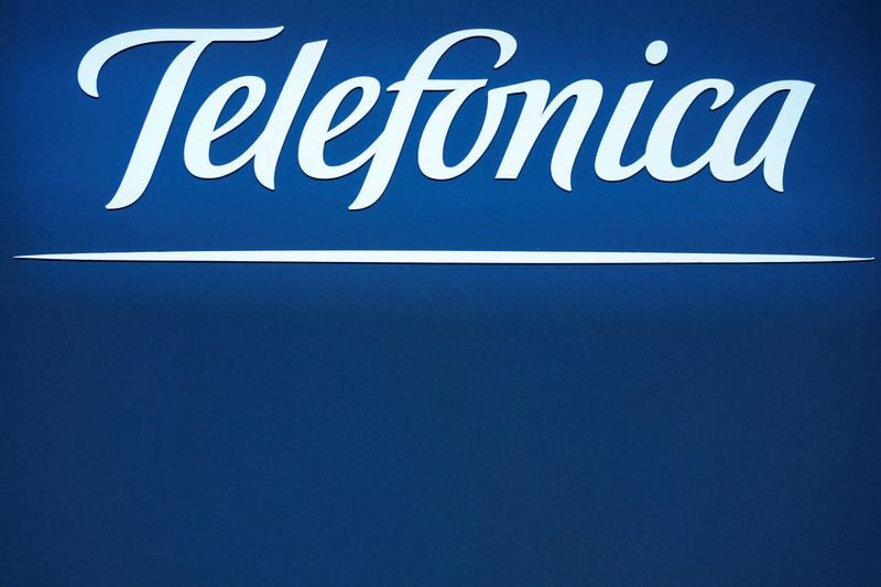 &copy; Reuters. El logotipo del gigante español de las telecomunicaciones Telefónica, durante la junta anual de accionistas de la compañía en Madrid