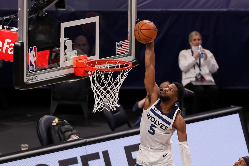 © Reuters. NBA: Indiana Pacers at Minnesota Timberwolves