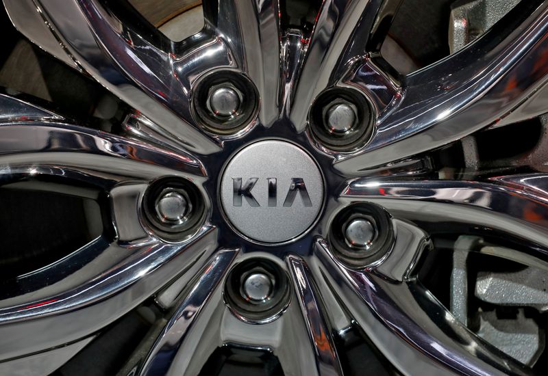 &copy; Reuters. FILE PHOTO: The logo of Kia Motors is seen on a wheel at the India Auto Expo 2020