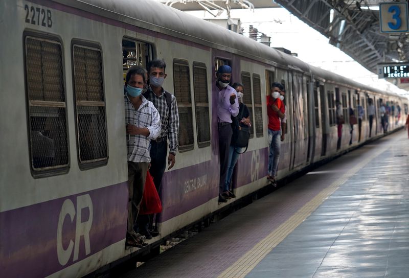 &copy; Reuters. Trem em Mumbai, Índia