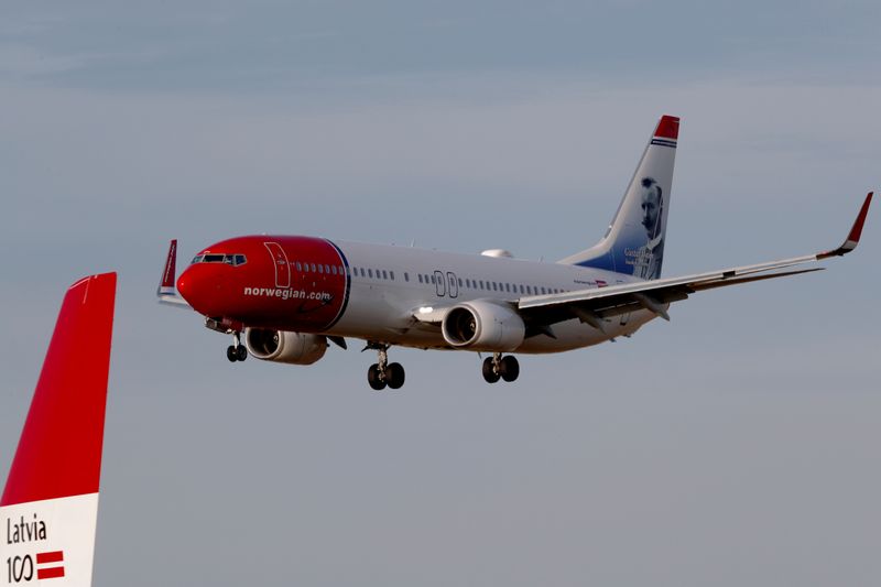 &copy; Reuters. FILE PHOTO: Norwegian Air Sweden Boeing 737-800 plane SE-RRY approaches Riga International Airport in Riga