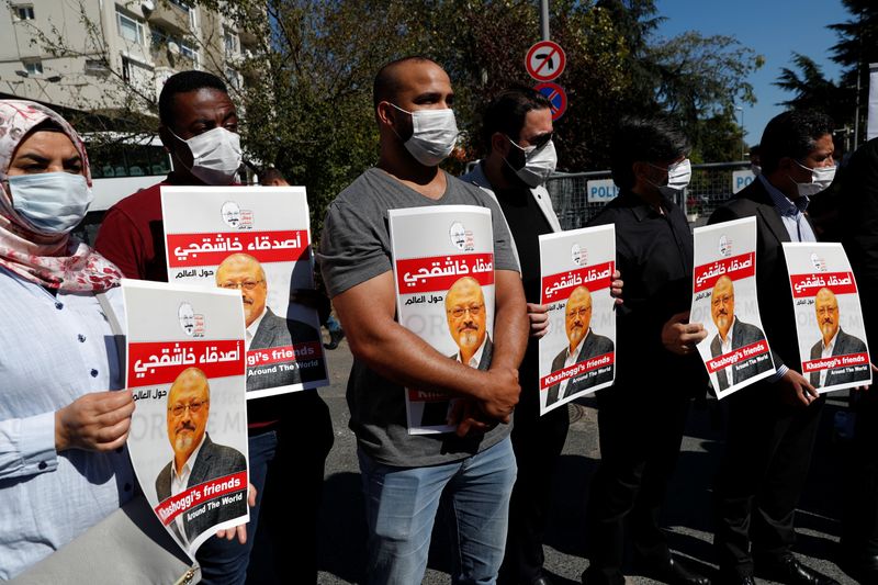 &copy; Reuters. Foto de archivo de una marcha en la conmemoración en Estambul del segundo aniversario del asesinato del periodista  Jamal Khashoggi