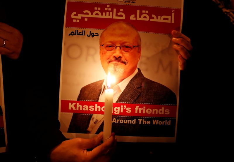 © Reuters. FILE PHOTO: A demonstrator holds a poster with a picture of Saudi journalist Jamal Khashoggi outside the Saudi Arabia consulate in Istanbul