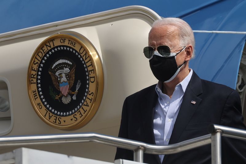 &copy; Reuters. Foto del viernes del Presidente de EEUU, Joe Biden, llegando a Houston, Texas