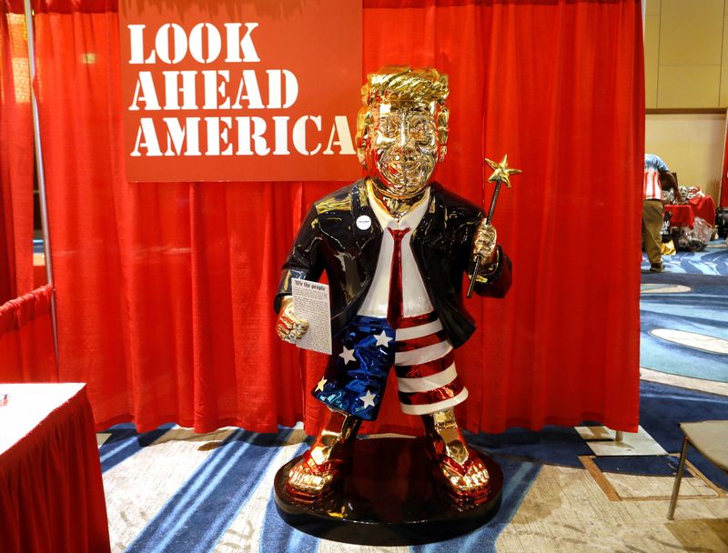 &copy; Reuters. Estátua dourada de Trump em evento na Flórida