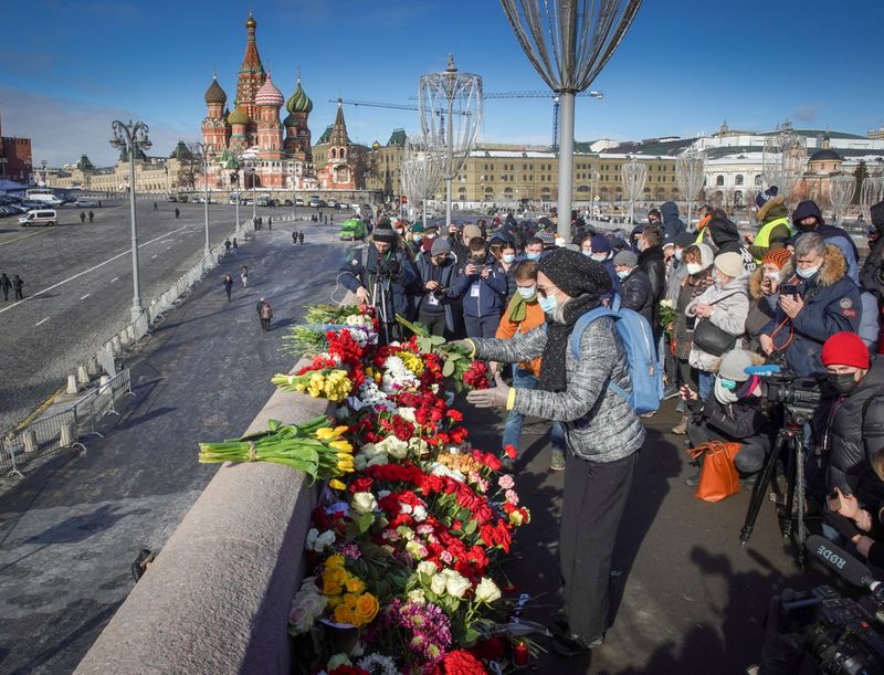 &copy; Reuters. آلاف يحيون ذكرى مقتل المعارض الروسي نيمتسوف بوسط موسكو