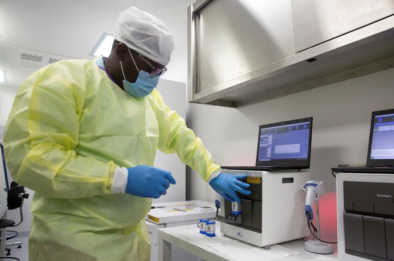 © Reuters. GeneXpert Xpress SARS-CoV-2 COVID-19 tests are conducted in Goma
