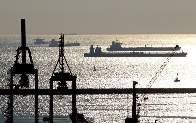 &copy; Reuters. FILE PHOTO: Oil and gas tankers are anchored off the Marseille harbour