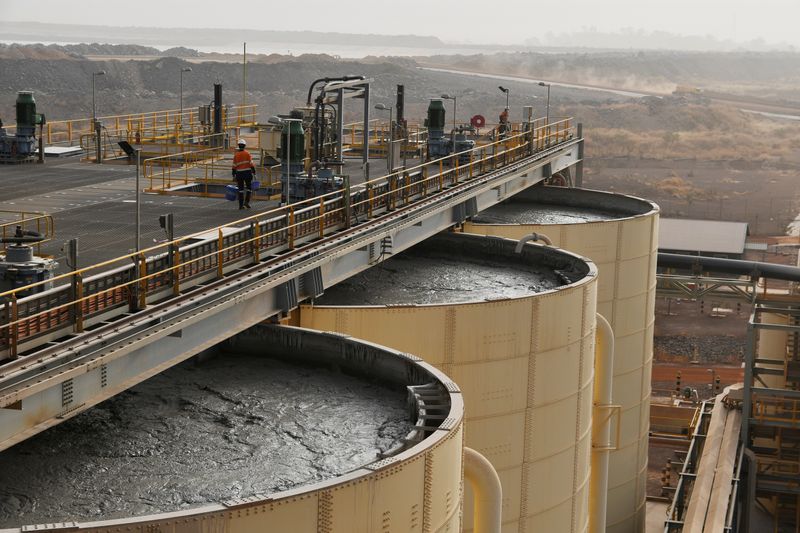 © Reuters. FILE PHOTO: A view of tanks containing mud from which gold will be extracted at the gold mine site, operated by Endeavour Mining Corporation in Hounde,