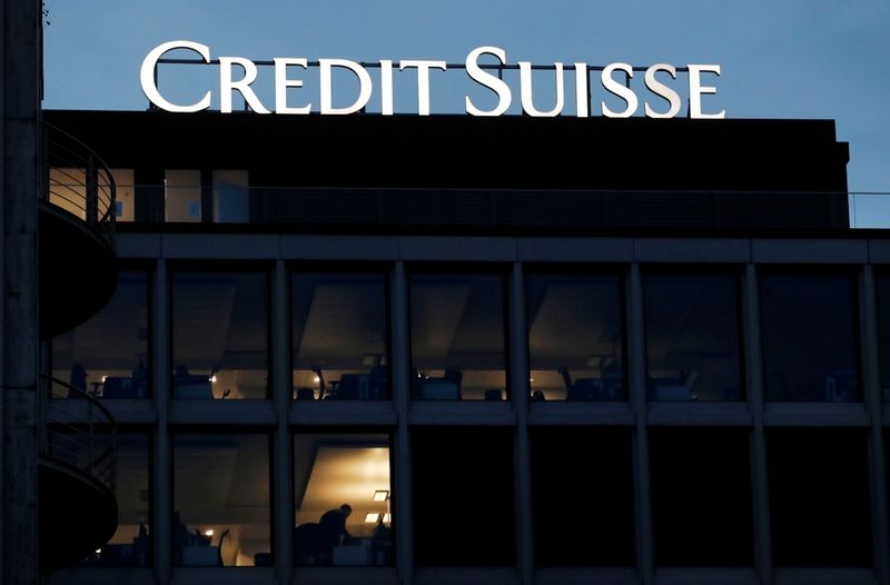 &copy; Reuters. FILE PHOTO: A logo of Credit Suisse is pictured on a building in Geneva