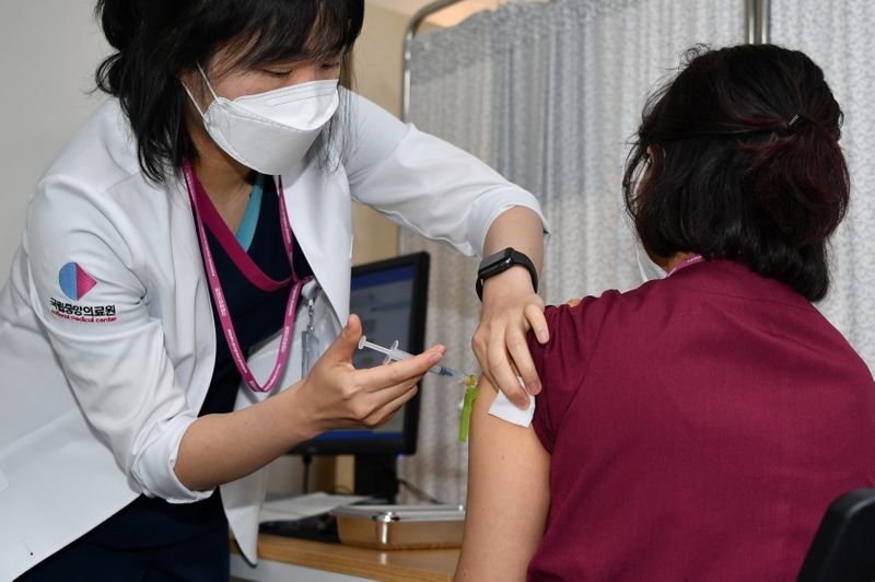 &copy; Reuters. COVID-19 vaccination in South Korea