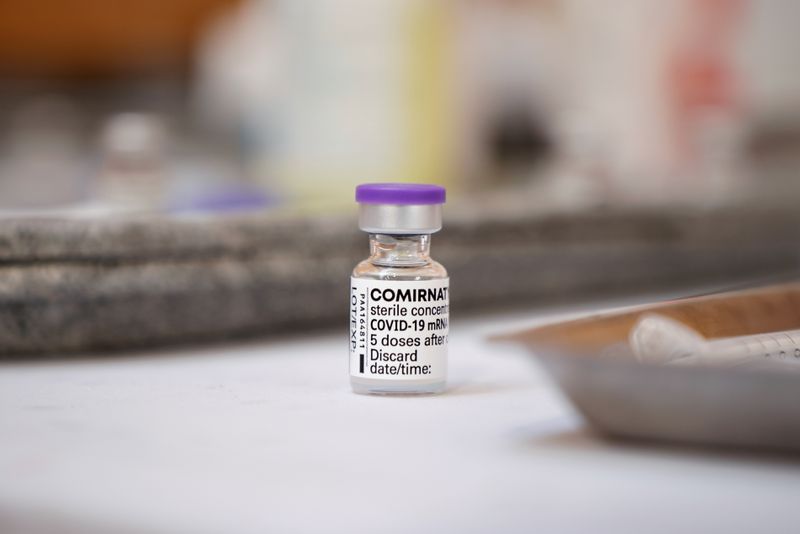 &copy; Reuters. Coronavirus disease (COVID-19) vaccination and testing campaign in Taverny near Paris